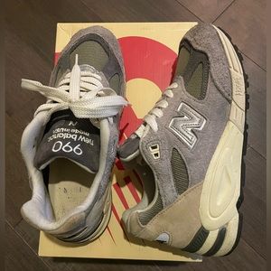 New Balance 990 Made in USA Authentic Gray released in 2022